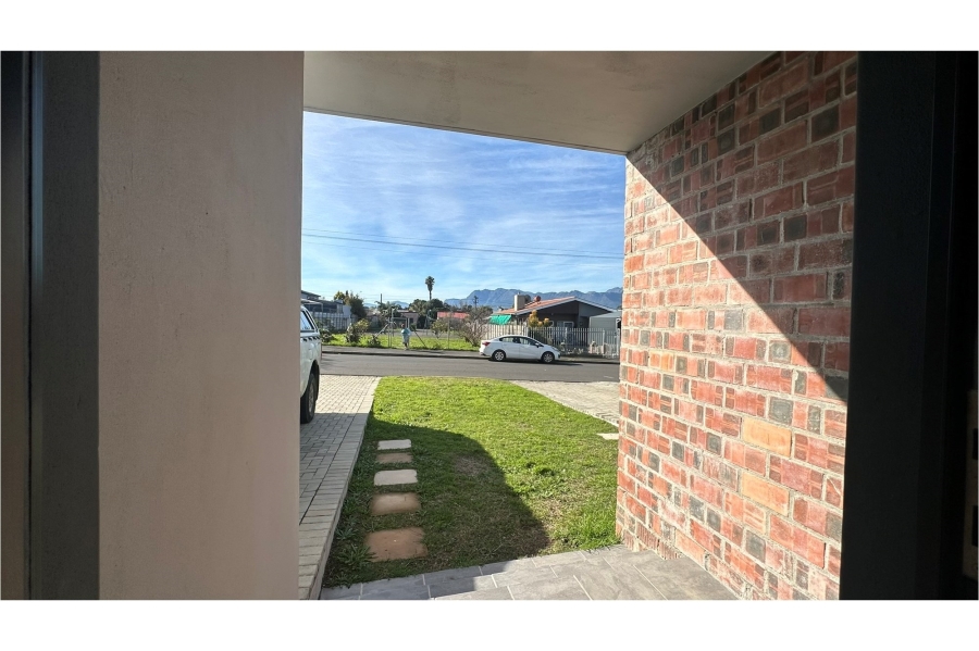 3 Bedroom Property for Sale in De Zoete Inval Western Cape